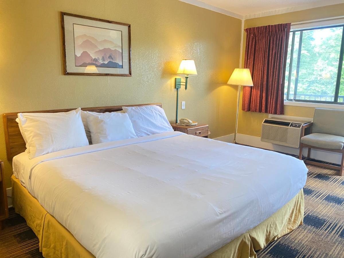 Smokies Inn - New Linens & Ultrafast Wifi - Friendliest Hospitality Guaranteed! Kodak Eksteriør bilde